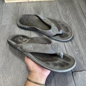 Olukai Men's Tuahine Leather Flip Flop Sandals Gray Size 10 Tropical Resort
